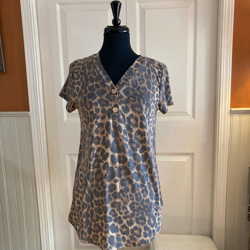 Stylish Leopard Print V-Neck Tunic